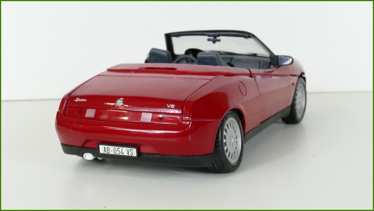 Model Auta Maisto 1:18 - Alfa Romeo Spider