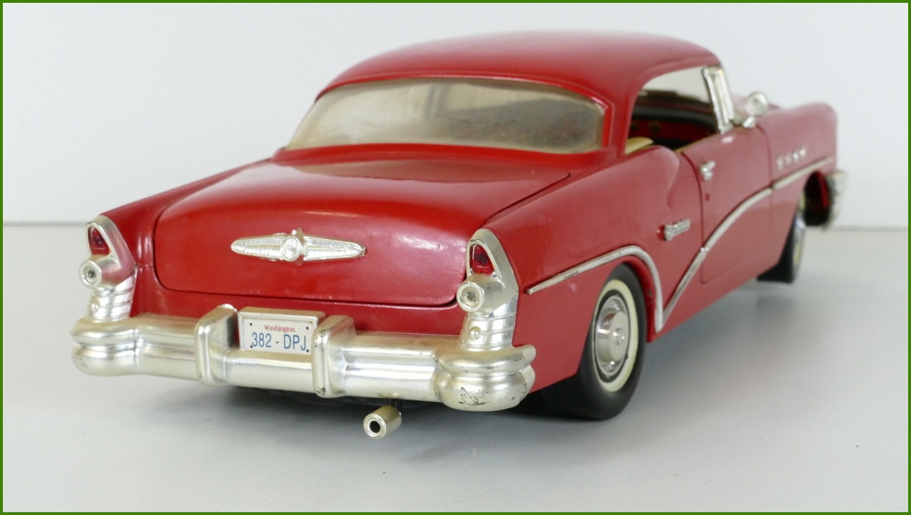 Model Auta MIRA 1:18 - Buick Century - Viz Popis