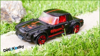 Model Autíčka Hot Wheels Fairlady 2000