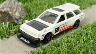 Angličák - Autíčko Hot Wheels Nissan Maxima Drift Car