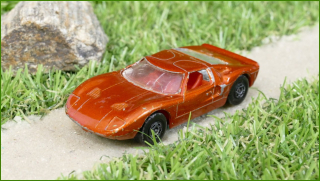 Angličák Matchbox No. 41 - Ford GT (Lesney) - prasklé přední sklo, horší pravý sloupek vepředu
