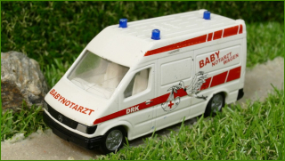 Model Siku Autíčko Mercedes-Benz Sprinter - chybí jedny zadní dveře