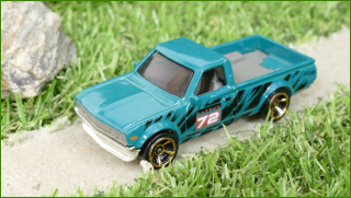 Model Autíčka Hot Wheels Datsun 620