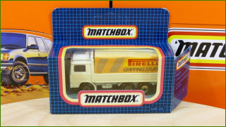 Angličák Matchbox MB-26 - Volvo Tilt Lorry - zažloutlá strana korby