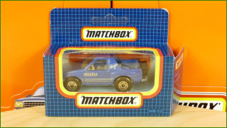 Autíčko Angličák Matchbox MB-52 - Isuzu Amigo - prasklina plastu krabičky