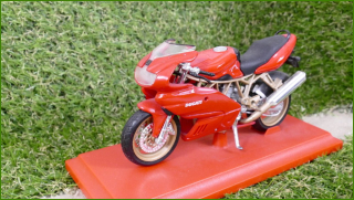 Model Replika Maisto Motorka 1:18 - Ducati Supersport 900