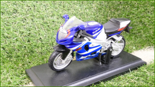 Model Replika Maisto Motorka 1:18 - Suzuki GSX R750