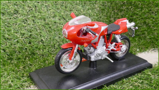 Model Replika Maisto Motorka 1:18 - Ducati MH 900 E