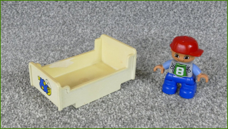 Lego Duplo postýlka - zabarvená s figurkou