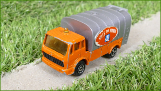 Kovový Model Autíčko Majorette Mercedes Refuse Truck (France)