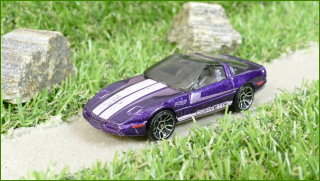 Model Autíčka Hot Wheels 1980 Corvette - hůř se otáčí kola