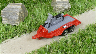 Autíčko Matchbox MBX Cycle Trailer - černé části motorky nabarvené