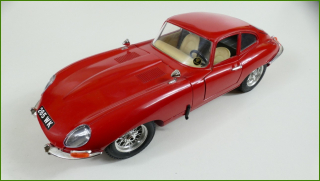 Kovový Model Bburago 1:18 - Jaguar "E" (1961)