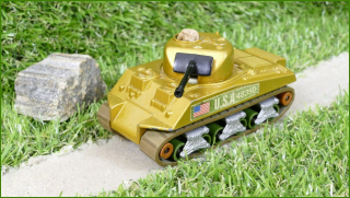 Autíčko Matchbox Battle Kings K-101 Sherman Tank - ulomená hlava figurky