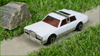 Autíčko Matchbox Lincoln Town Car