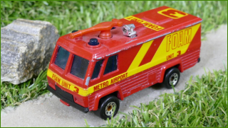 Autíčko Matchbox Command Vehicle - chybí jeden klakson na střeše