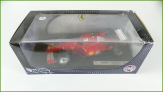 Model Formule Hot Wheels 1:18 - Ferrari F1 2001 - Michael Schumacher s Krabicí