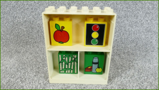 Lego Duplo stěna s kostkami