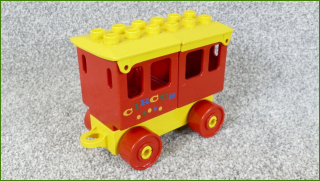Lego Duplo vagonek s korbami pro cestující