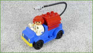 Lego Duplo autíčko s cisternou a hadicí