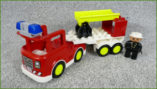 Lego Duplo hasičské auto s návěsem a žebříkem