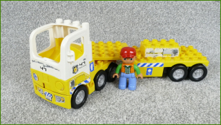 Lego Duplo tahač s návěsem  