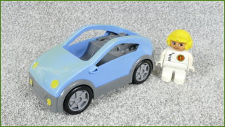 Lego Duplo sportovní auto s figurkou - zabarvené