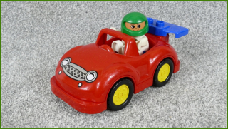 Lego Duplo sportovní auto s křídlem