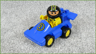 Lego Duplo formule s pilotem