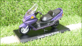 Model Replika Motorka 1:18 - Yamaha Majesty YP 250 DX