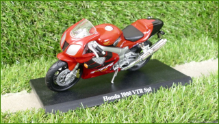 Model Replika Motorka 1:18 - Honda 1000 VTR Spi