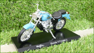 Model Replika Motorka 1:18 - Honda VT1100C2