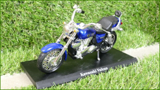 Model Replika Motorka 1:18 - Kawasaki Vulcan
