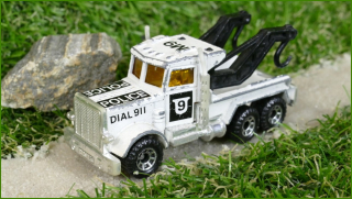 Autíčko Matchbox Peterbilt - Police Dial 911