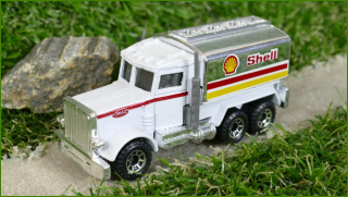 Autíčko Matchbox Peterbilt Shell