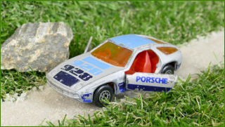 Autíčko Matchbox Porsche 928