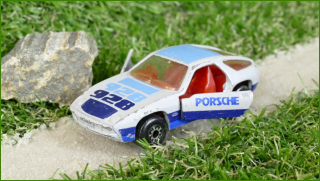 Autíčko Matchbox Porsche 928