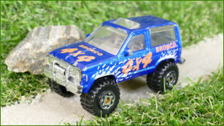 Autíčko Matchbox Ford Bronco II