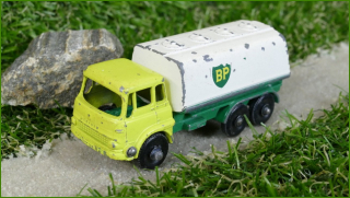 Autíčko Matchbox No.25 Petrol Tanker (Lesney)