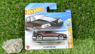 Angličák Model Autíčka Hot Wheels ´92 Ford Mustang (HW ´70S VS ´90S)