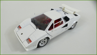 Kovový Model Bburago 1:18 - Lamborghini Countach (1988)