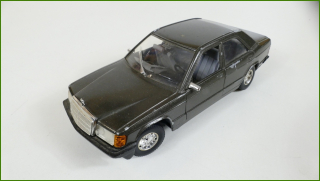Model Auta Bburago 1:25 - Mercedes 190 E