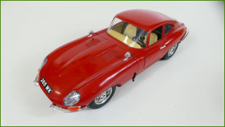 Kovový Model Bburago 1:18 - Jaguar "E" (1961)