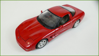 Kovový Model Bburago 1:18 - Chevrolet Corvette C5 (1997)