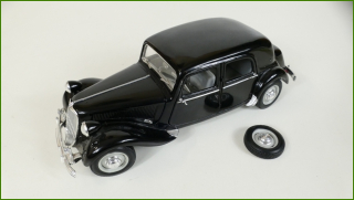 Model Auta Maisto 1:18 Citroën 15 CV 6 Cyl (1952) - Viz Popis