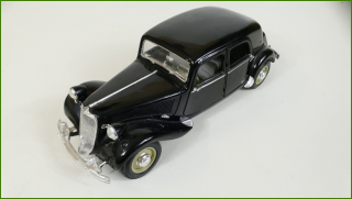 Model Auta Maisto 1:18 Citroën 15 CV 6 Cyl (1952) - Viz Popis