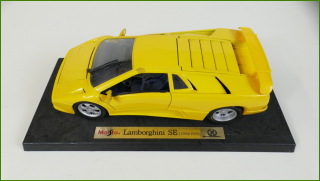 Model Auta Maisto 1:18 - Lamborghini SE (1994/1995) s Podstavcem