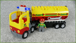 Lego® Duplo® Nákladní Auto - Cisterna Octan s Cisternami a Majáčkem / Černý Podvozek